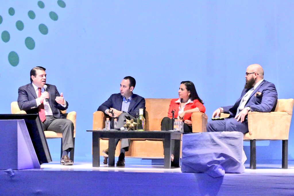 anabelacostai's tweet photo. Un gusto compartir opiniones junto a mis compañeros @rgilzuarth y @GerardoFloresR con más de 1500 jóvenes en la @prepa_UP en el #CJXII https://t.co/KzpMsuvoha