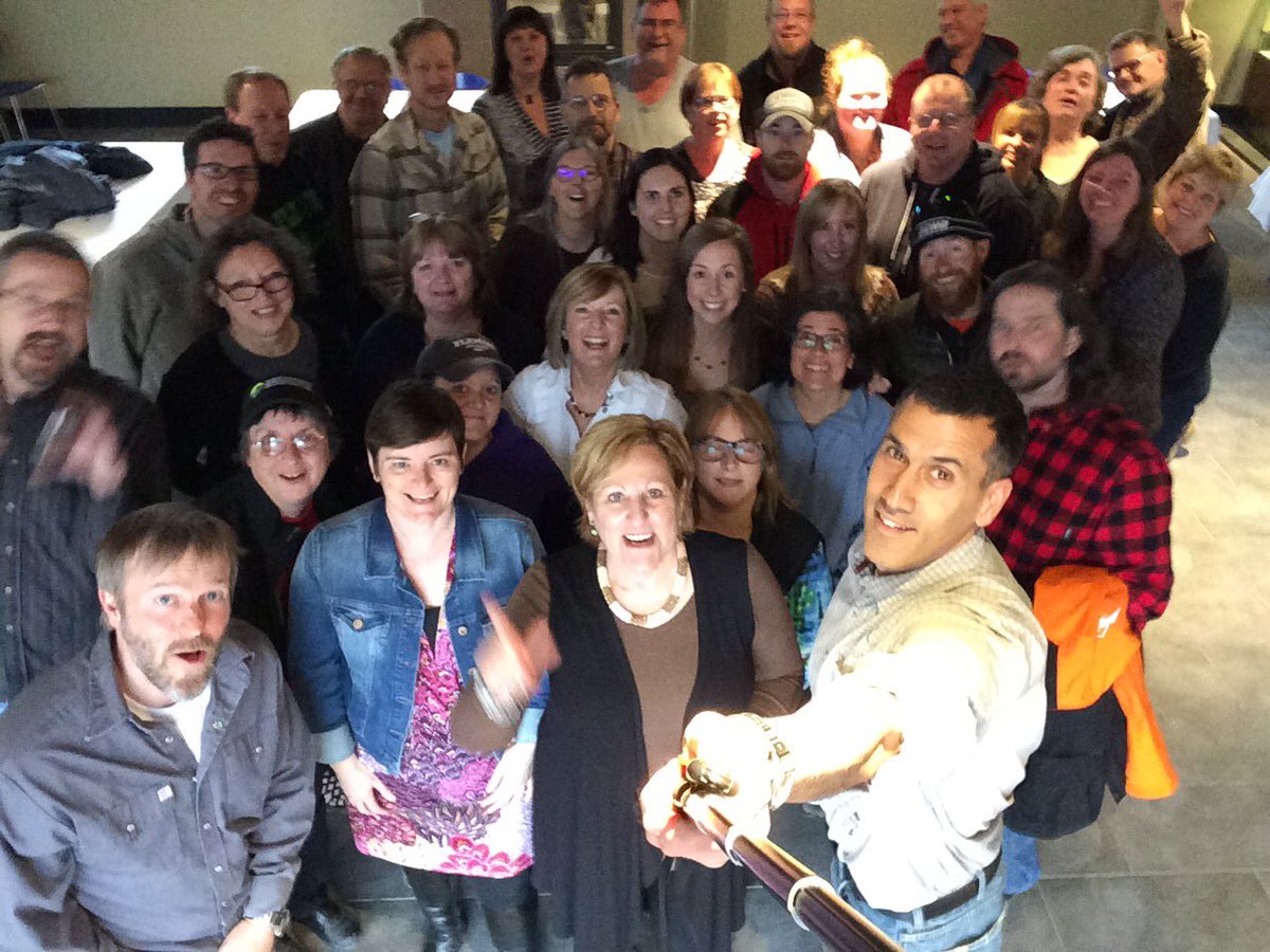FlemingFrost's tweet photo. Final farewell to Linda!!! We will miss her; thank you for everything! https://t.co/zKq4oLVN9a