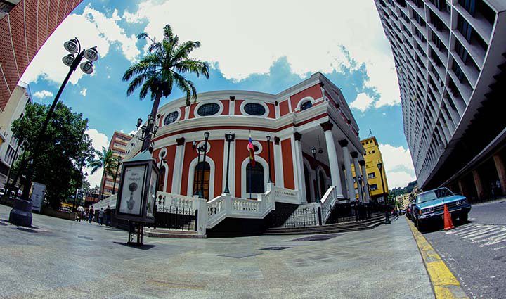 PretextosQD's tweet photo. Teatro Municipal, uno de los teatros más importantes de Caracas. Foto de: @Caracas_Es >> https://t.co/DiZHu4FHdl https://t.co/4rJmjwxisw