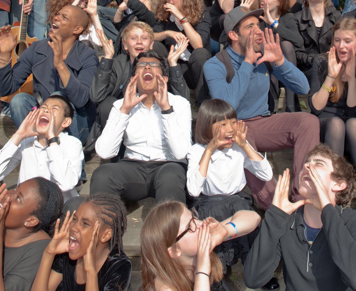 JmeBBK's tweet image. Drake: Long as their pockets is greased

Us: GREEEEEZE!