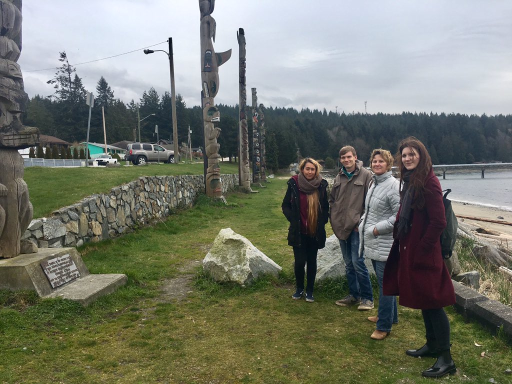 TalaysayTours's tweet photo. Sharing the stories of the people!  #SpokenTreasures #TalkingTotems #Sechelt #ExploreBC  #AboriginalToursBC https://t.co/Ui8WPSi0e0