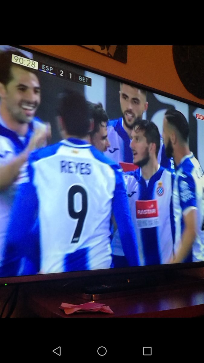AlbertoJaenes's tweet photo. #reyes increíble lo de este hombre con el Betis https://t.co/K64xhIlWHb