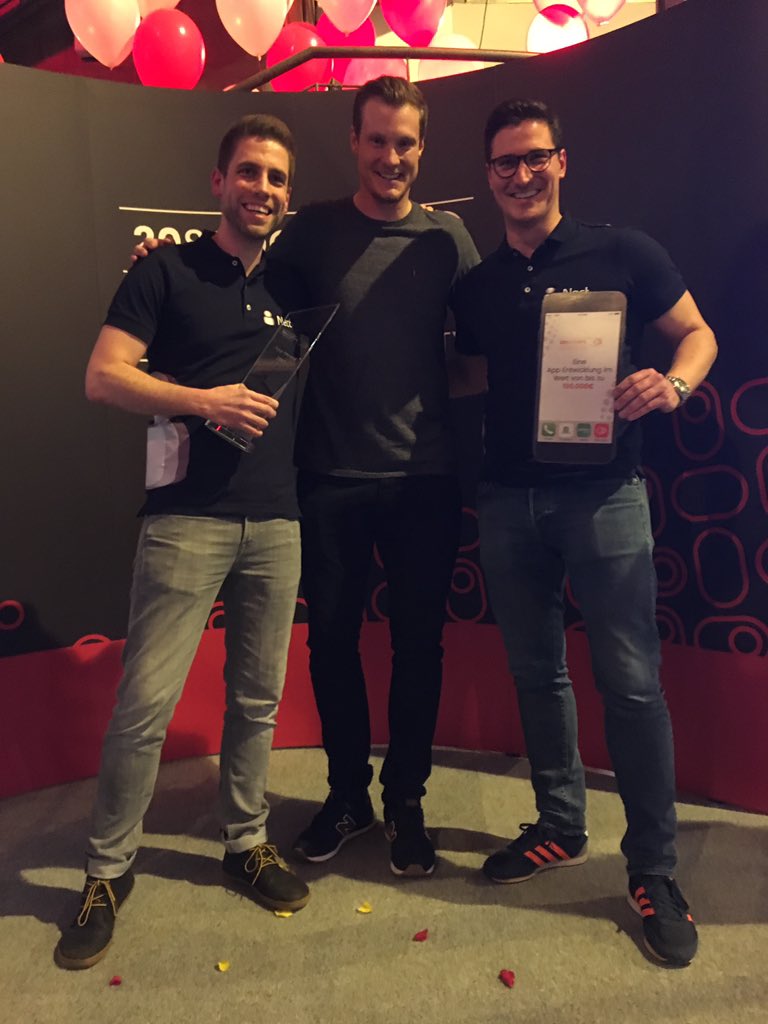 NiceToNectYou's tweet photo. Nect gewinnt den @twentyscoops App Award 2017 🚀 #StartUp #InsurTech https://t.co/2KaxPd6HIO