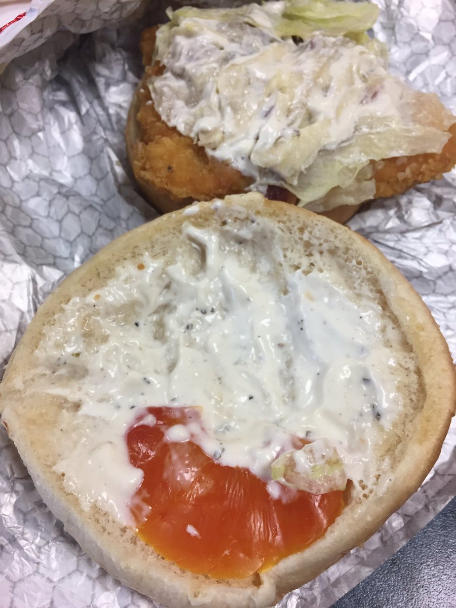 mrscchristensen's tweet photo. @Wendys I'm so excited to eat my sandwich with this super delicious tomato. 🍅 #tomatodisappointment #itsbetterthannothing https://t.co/tMU4qwZM14