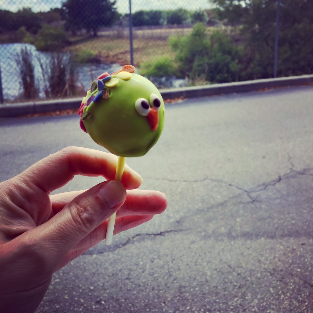 NVMerrell's tweet photo. It's suppose to be a parrot (pop) #starbucks #cutefail https://t.co/AF6nZJFEuj