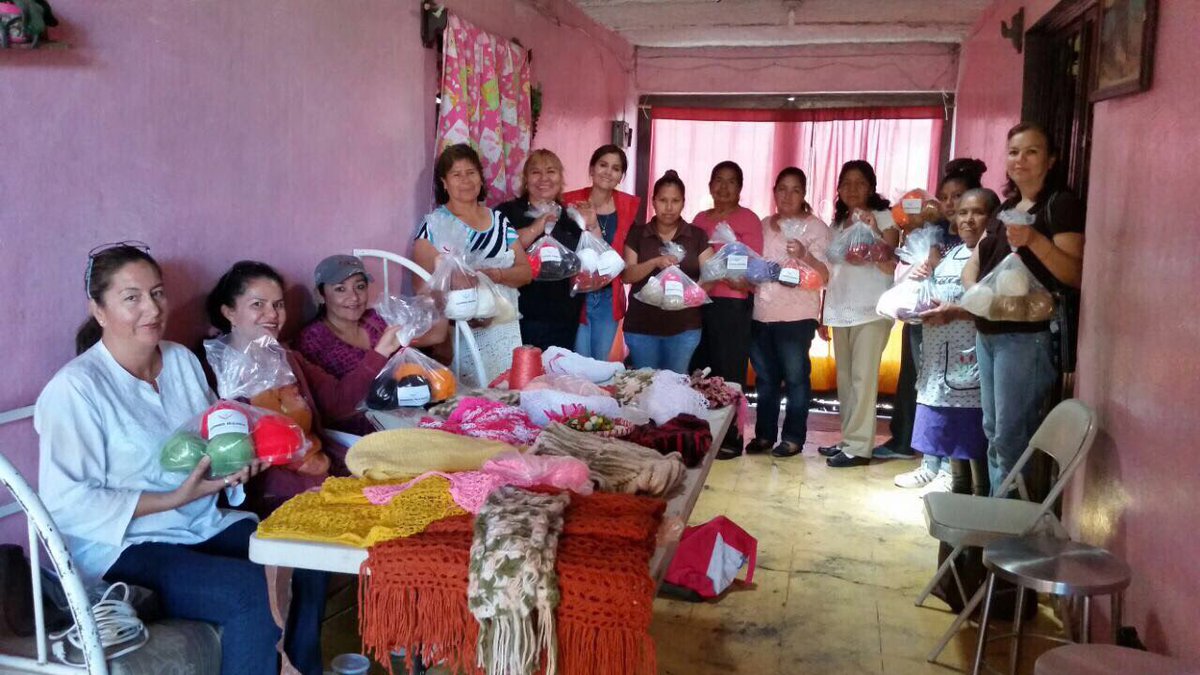 dennis_ibarra_'s tweet photo. Agradecida con las integrantes de los Comités del @mtpri_ags por participar en nuestras actividades de tejido y manualidades. https://t.co/k0gu44i5sE