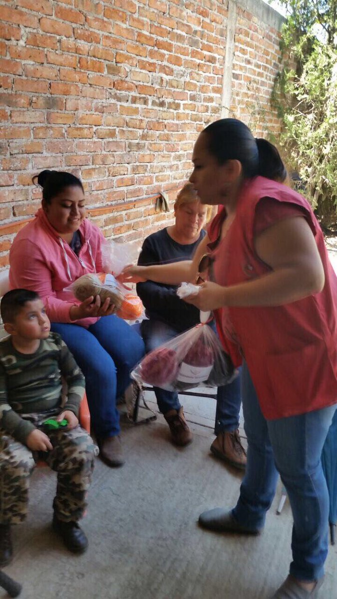 dennis_ibarra_'s tweet photo. Agradecida con las integrantes de los Comités del @mtpri_ags por participar en nuestras actividades de tejido y manualidades. https://t.co/k0gu44i5sE