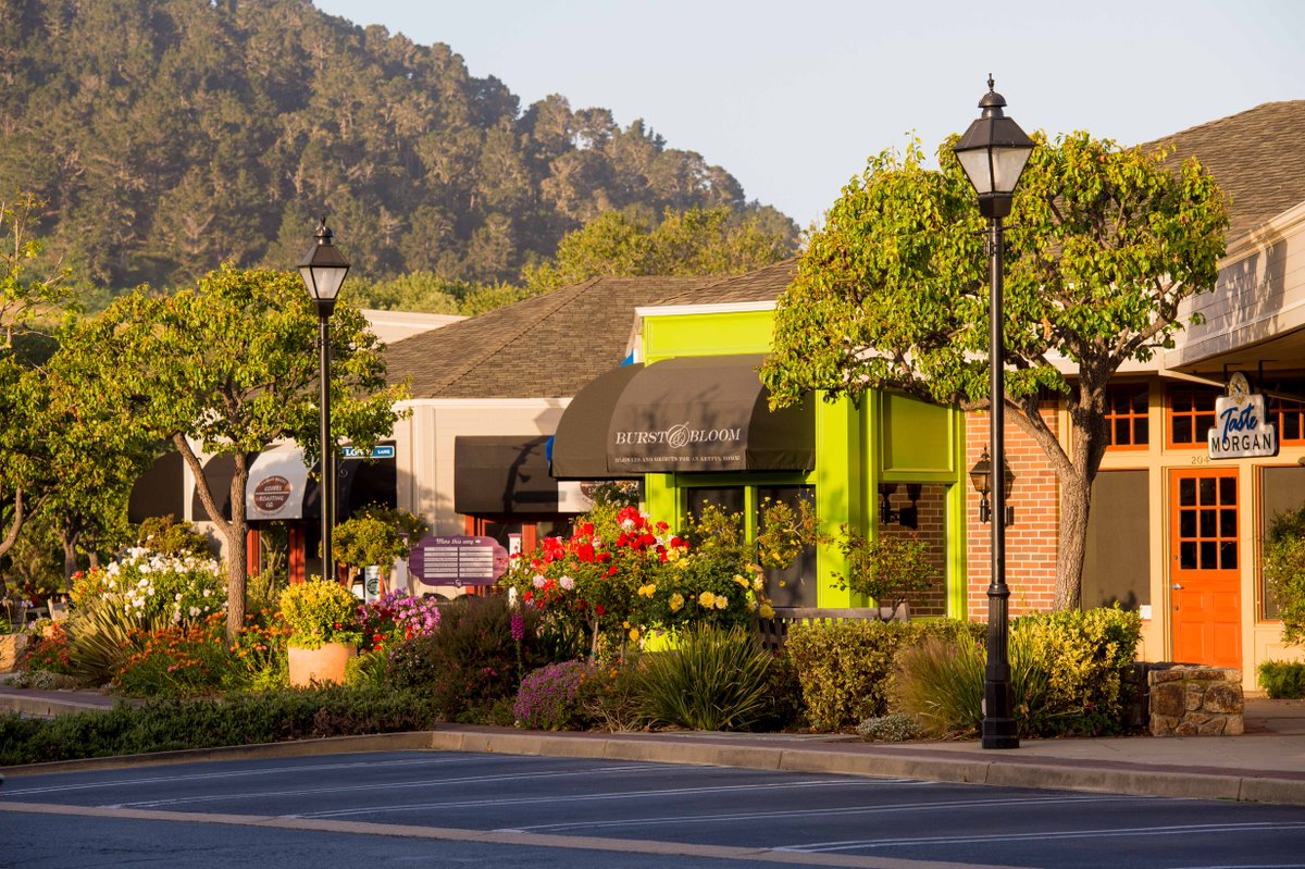 It's a beautiful, sunny day here at The Crossroads Carmel! 

Come start your weekend off right!

zurl.co/B00dQ