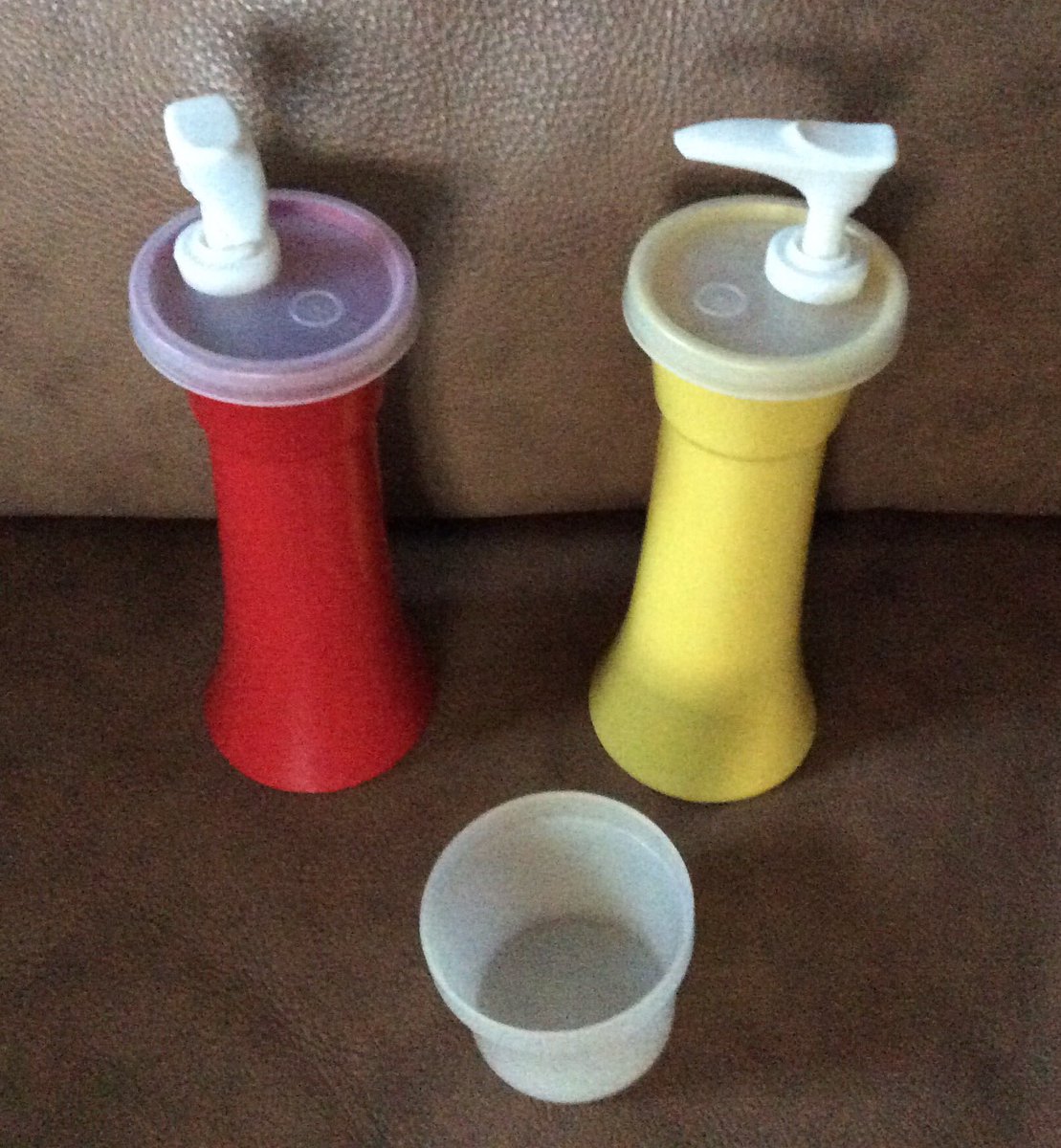 treasure2hunt's tweet photo. Vintage #tupperware #ketchup &amp; #mustard #condiment set - only 1 cap - $9 https://t.co/Py6WfaLKxf
