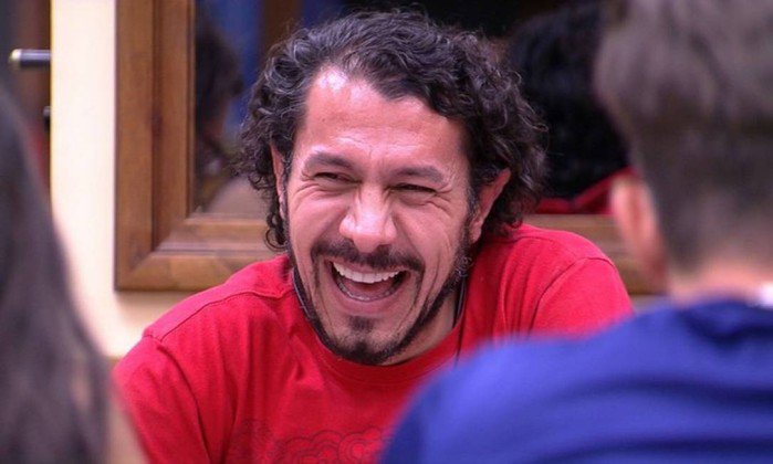 JornalOGlobo's tweet photo. 'BBB 17': 'Os três se merecem', diz Rômulo após briga entre Emilly, Marcos e Ilmar.  https://t.co/rI0UF3Cjsh https://t.co/arC6kcgGzy