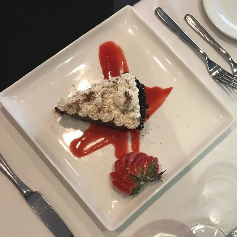 Granite_CentInn's tweet photo. Looking for a "sweet" ending to your week (and Restaurant Week NH)? Stop by Granite and and try the Chocolate Cream Pie! #restaurantweeknh https://t.co/VREo21YSiw