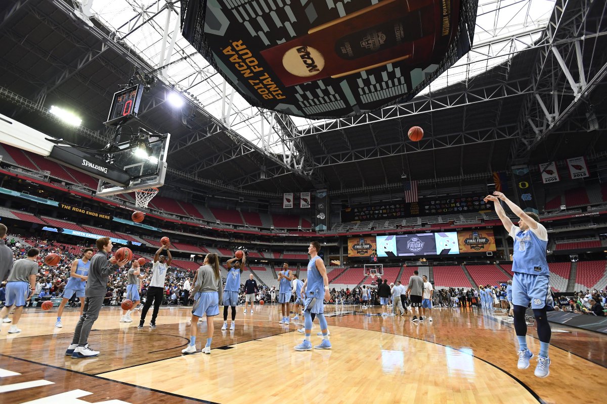 MarchMadnessMBB's tweet photo. 20th time on the #FinalFour floor... 

2017 South Regional Champions: 
@UNC_Basketball https://t.co/fTcErJKXdN