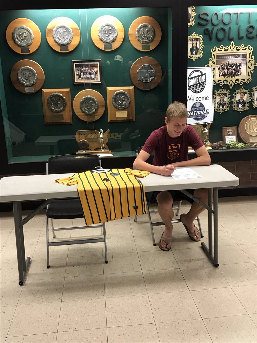 ArtichokeSoccer's tweet photo. We we excited to announce the signing of @mphs_soccer And @challengefc99 Captain @bhriscoyle to the Men's Program! #GoChokes #SCCsoccer https://t.co/VH4qnXkLEU