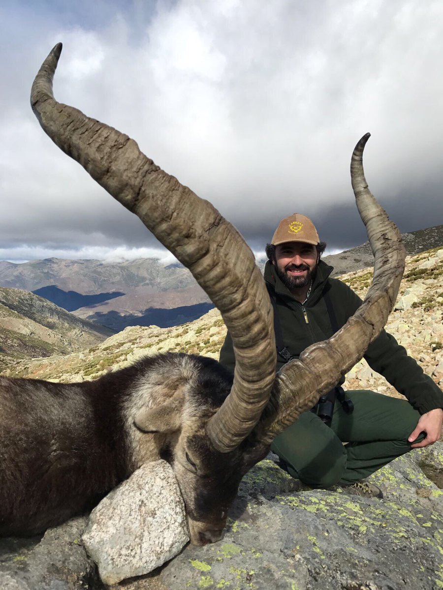 4Hunters_es's tweet photo. Manuel, Alberto...a todo el Equipo, muchas gracias por confiar en              4 Hunters!!! https://t.co/Ra8svLsS12