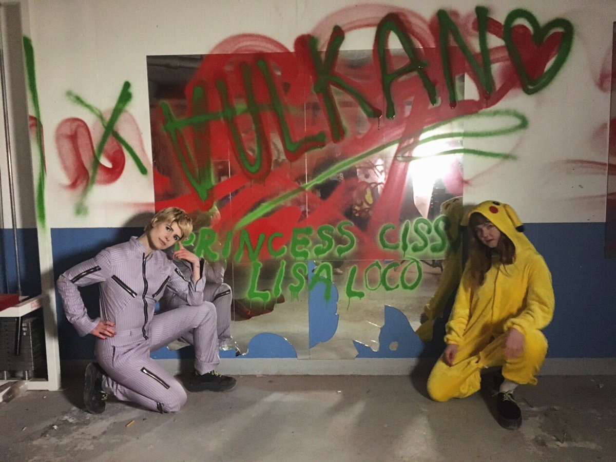 Boom 💥 just wrapped the shoot of epic music video 😏 can't wait to share with u guys! 📹 by awesome Zoë Que 💕