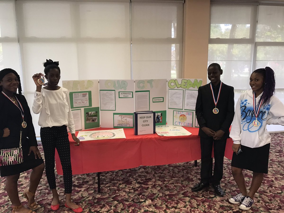 MrThomas_Class's tweet photo. Illegal Dumping in Opa-Locka #ProjectCitizenFair https://t.co/gGMr3qY0vZ