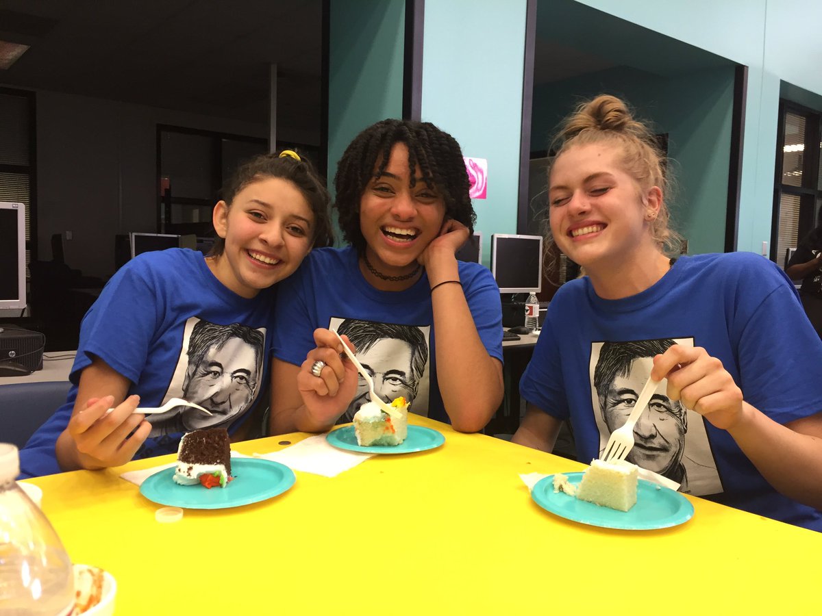 SapphireStars16's tweet photo. Happy birthday Cesar Chavez!! #CesarChavezWeek https://t.co/qIHsk2i3eV