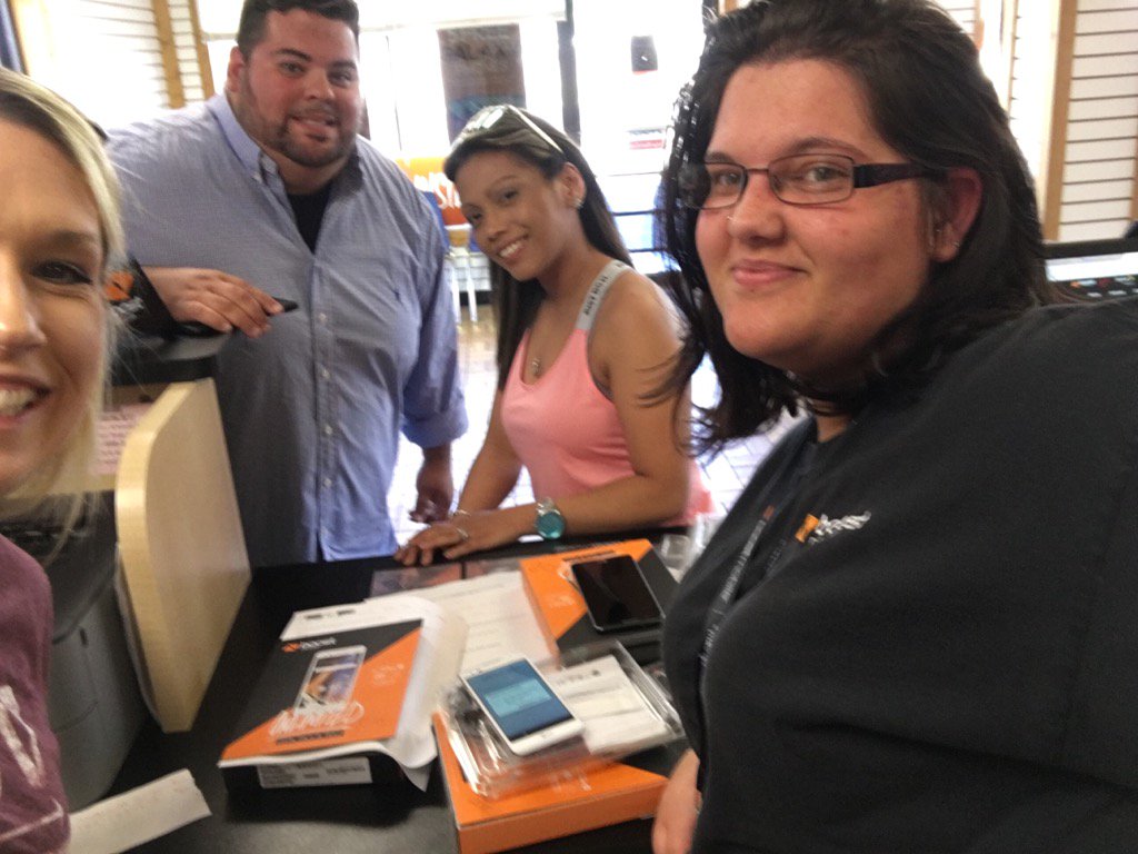 nolaspg's tweet photo. 4 for $100 at Boost Mobile in Pensacola.We had to work for this one but she is ecstatic! @ADiazNolesSPG @alexiaautin https://t.co/jrf2Y56k1O