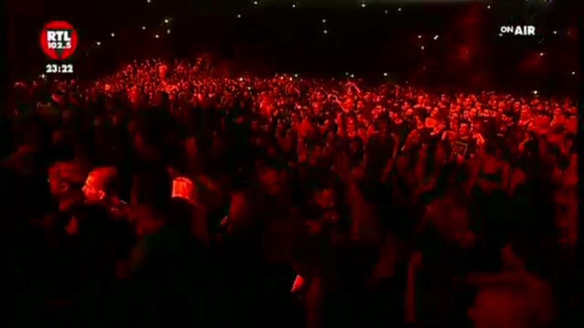rtl1025's tweet photo. Il Forum si inchina davanti ai #Litfiba "nessuno escluso" #LitfibaRTL1025 @Litfiba https://t.co/8eReVHzx13