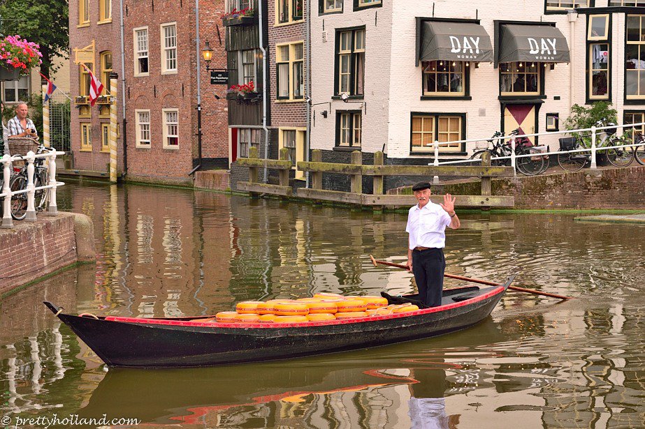 pretty_holland's tweet photo. The weekly cheese market started again today in Alkmaar. Every Friday until the 29th of September #holland #netherlands https://t.co/VqiWActr0Q