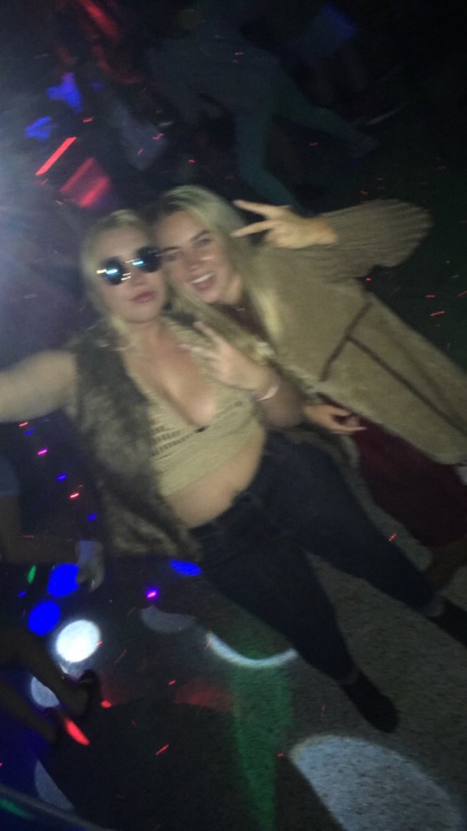Haleyjanelane1's tweet photo. @ekcarloftis you are truly one of my favorites! love you EK Happy birthday 👩🏼‍🌾🙃🏊🏻‍♀️✌🏼⚓️🍰 https://t.co/r4tJ1CuC9d