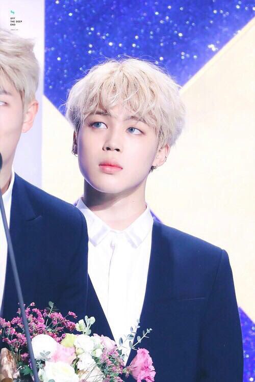 Jimin_lol_'s tweet photo. ❄️ Park Jimin ❄️

    Snowflakes are falling
They fall a little further away
        I want to see you https://t.co/iiIzT1NX2i