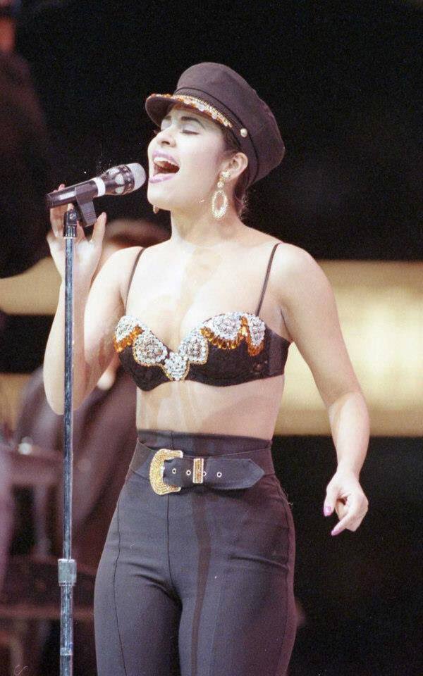 missingmyselena's tweet photo. it's been 22 years and we are still celebrating the gift you left behind! #SiempreSelena #RIPSelena https://t.co/KjRstmsc4s