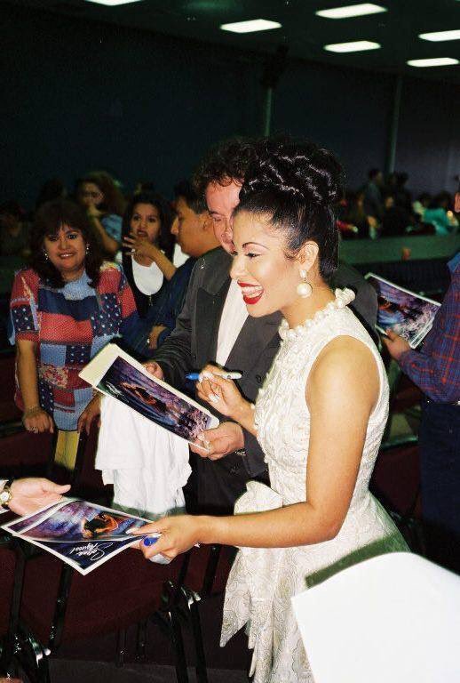 missingmyselena's tweet photo. it's been 22 years and we are still celebrating the gift you left behind! #SiempreSelena #RIPSelena https://t.co/KjRstmsc4s