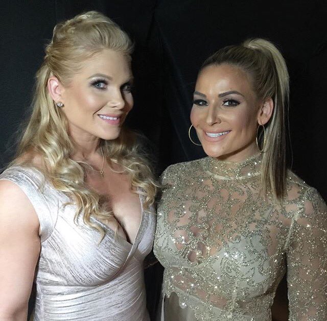 DeviousDivaNet's tweet photo. These ladies were so adorable tonight. Their friendship is just amazing &amp;&amp; what fantastic speeches by both. 🙌🏼 https://t.co/MM5Br72Wya