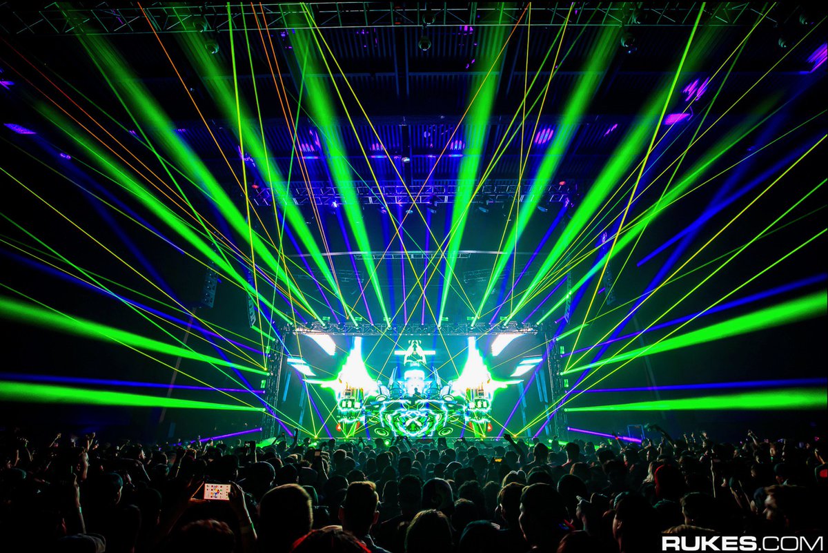 Excision's tweet photo. HEADS UP SEATTLE!! just got word we can sell 800 more tix for tomorrow night!! On sale at 9PM PST at this link >>> https://t.co/urxGiL83jn https://t.co/GoXq8IWj1b