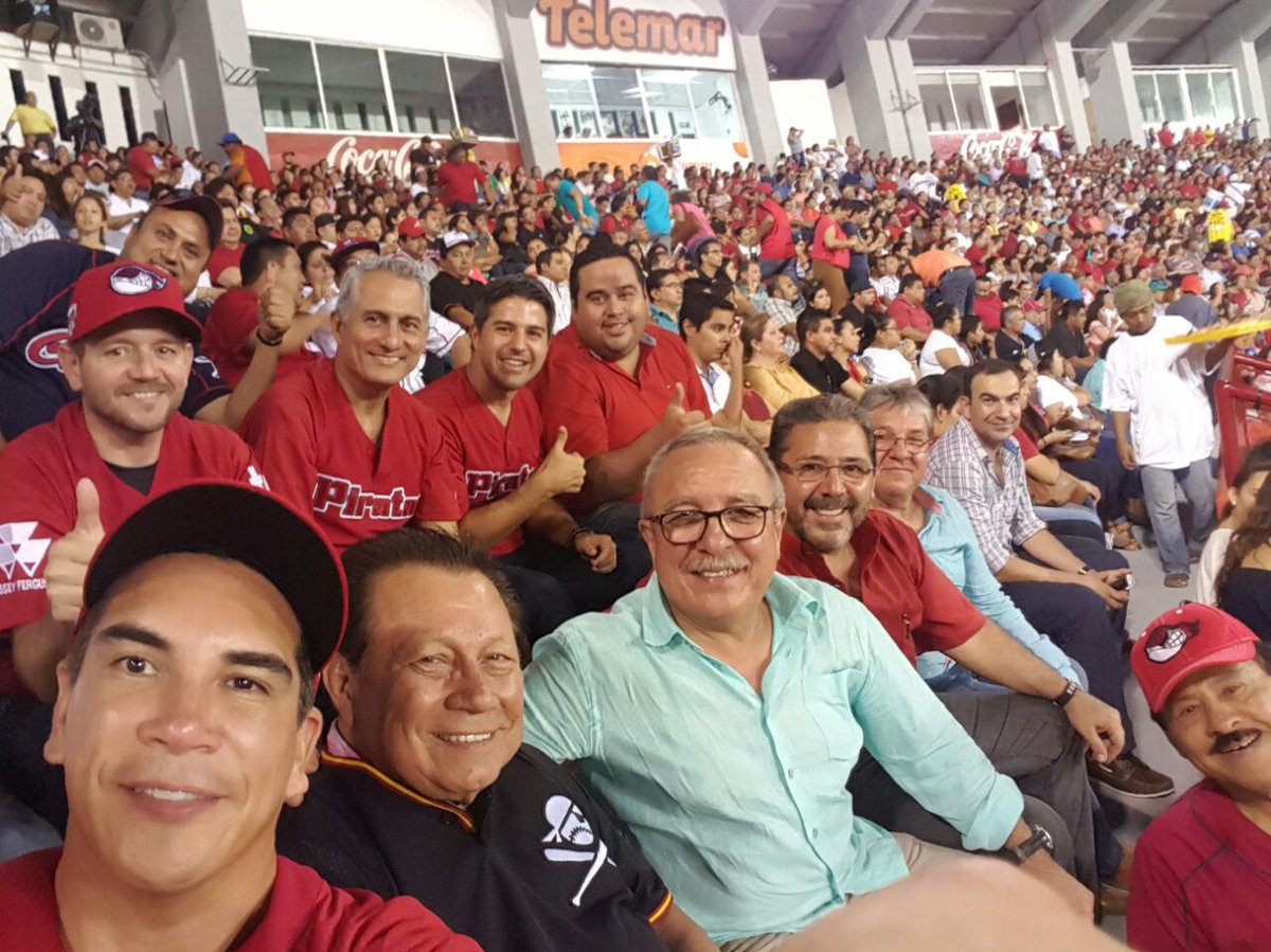alitomorenoc's tweet photo. Con mis amigos Don Abelardo Carrillo, Gabriel Escalante, Luis Gerardo y Roberto Alcalá, apoyando a los @PiratasCampeche. https://t.co/oMp1pthu4Q