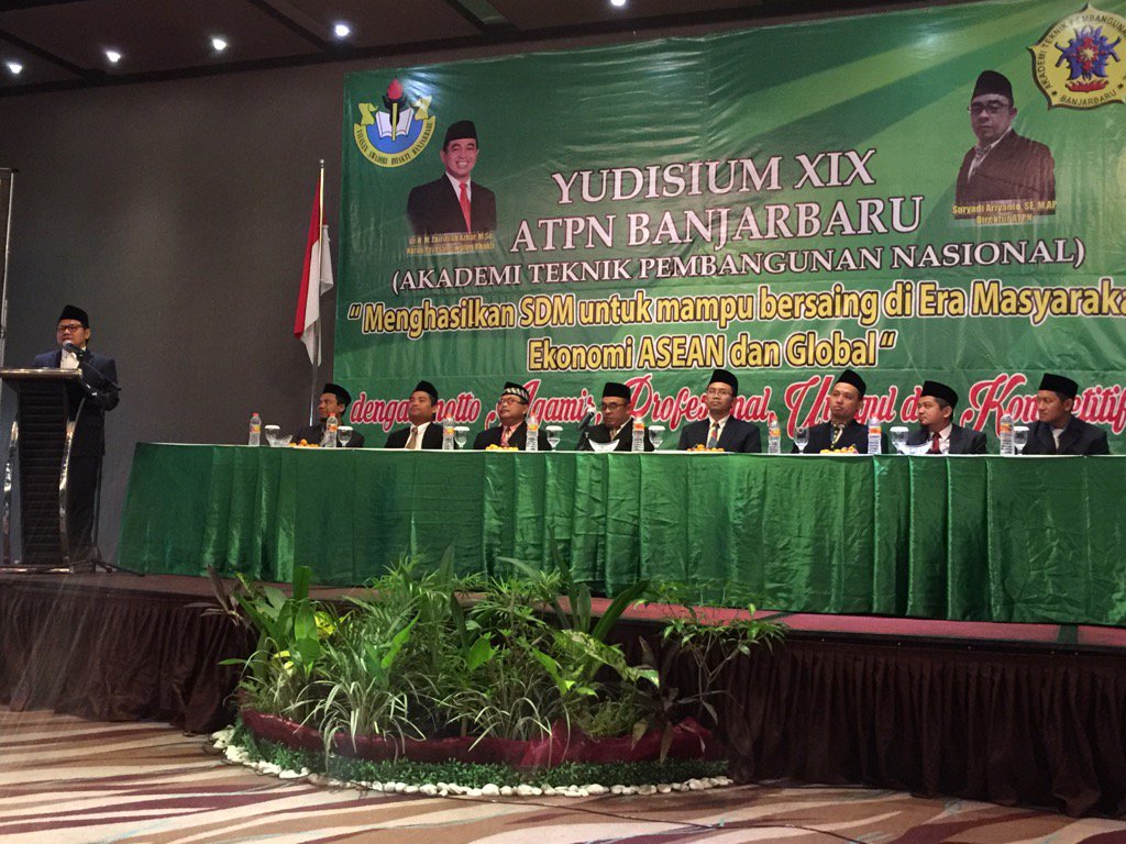 DPP_PKB's tweet photo. Ketua Umum DPP PKB A Muhaimin Iskandar menjadi Keynote Speaker dlm Yudisium XIX ATPN Banjarbaru. @cakiminpkb @Kadir_Karding @NengEem https://t.co/K96ulDcw2l