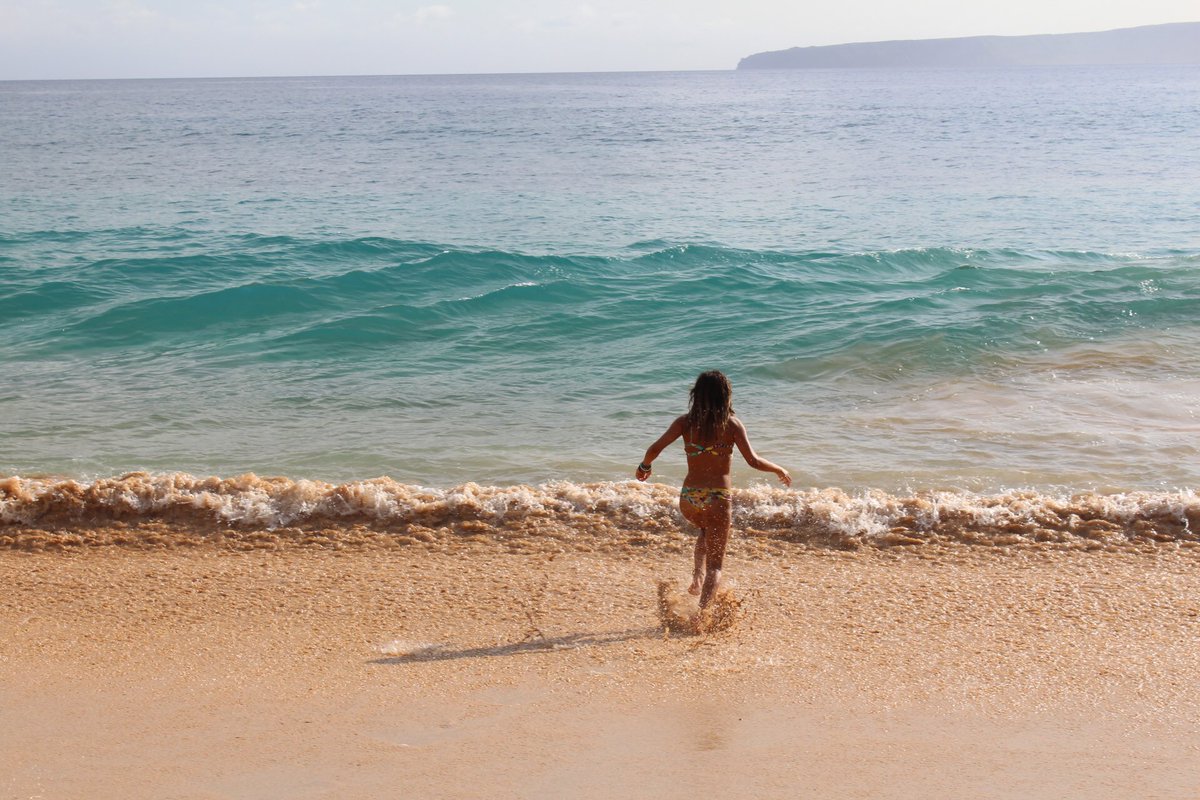 ABOdyssea's tweet photo. sand and sea make me soooo happy!!  💦💦 https://t.co/hRk2Hnjjdz