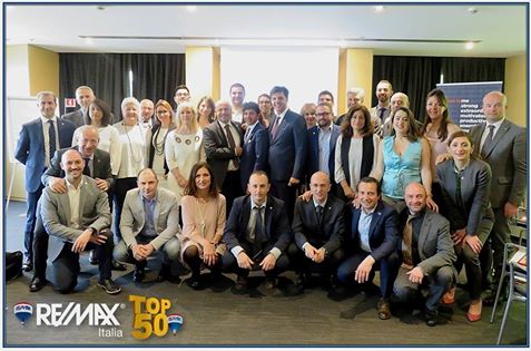 RanieriRemax's tweet photo. Professionalità, competenza, costanza e impegno!
 i #successi e i #risultati raggiunti nel 2016 dai #TOP50 agenti RE/MAX Italia! https://t.co/50GYLtURJp