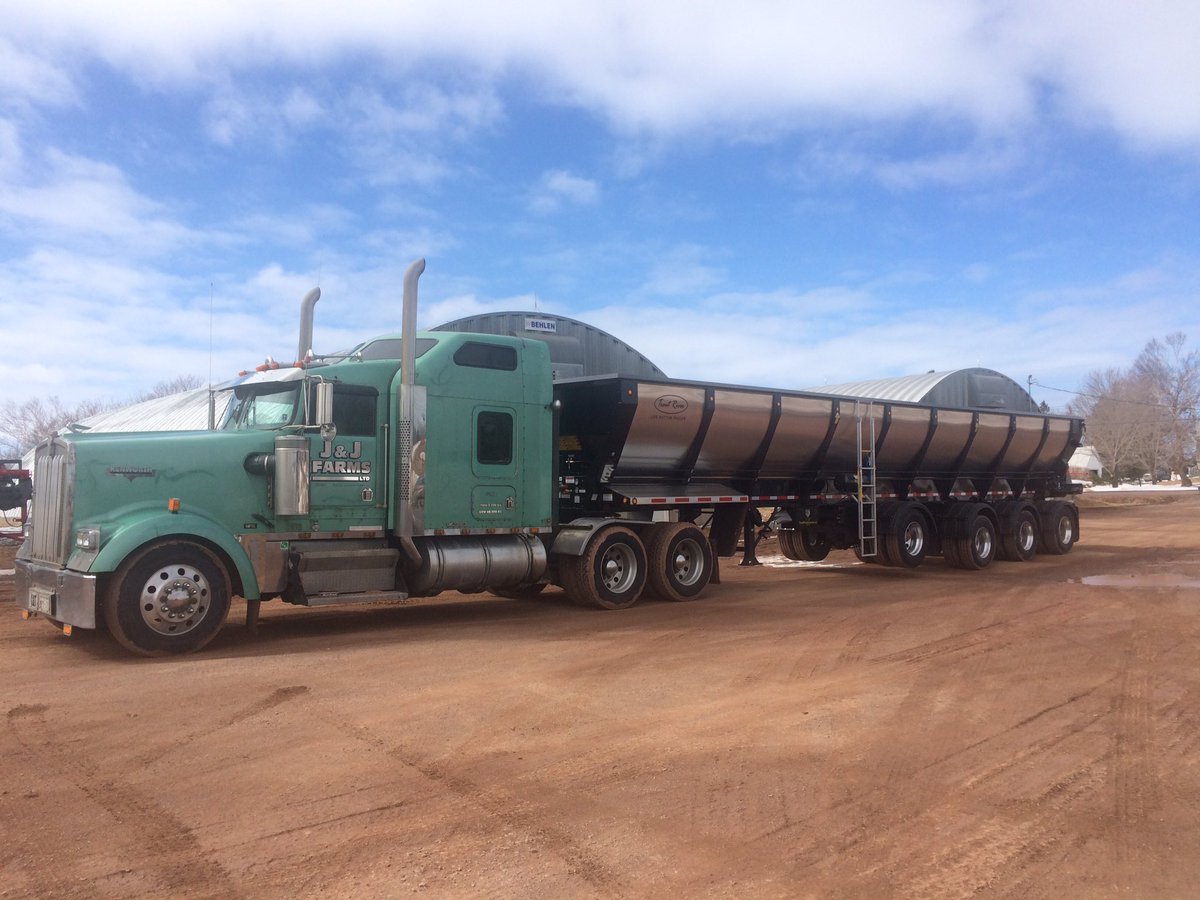 MorganSmallman's tweet photo. Lots of buzz about #peiburgerlove so I figured I needed a bigger #Trailer to deliver more #PEIPotatoes to go with those #Burgers #4Legger https://t.co/3ww27iXQff