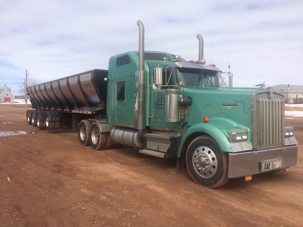 MorganSmallman's tweet photo. Lots of buzz about #peiburgerlove so I figured I needed a bigger #Trailer to deliver more #PEIPotatoes to go with those #Burgers #4Legger https://t.co/3ww27iXQff