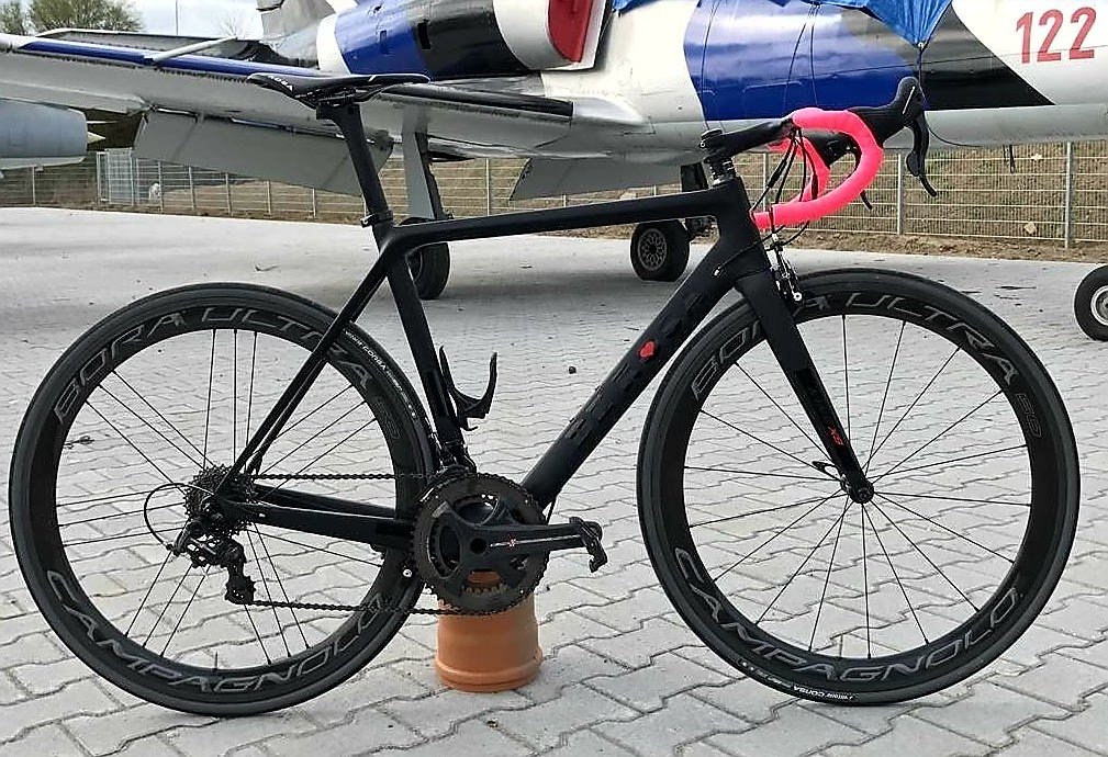 bestbikekit's tweet photo. DeRosa King XS with Campag Super Record &amp; Bora Ultra 50 wheels
Pic Insta: mannschaftsports
#derosa #derosaking #campagnolo #superrecord https://t.co/NaLLSBpCJ9