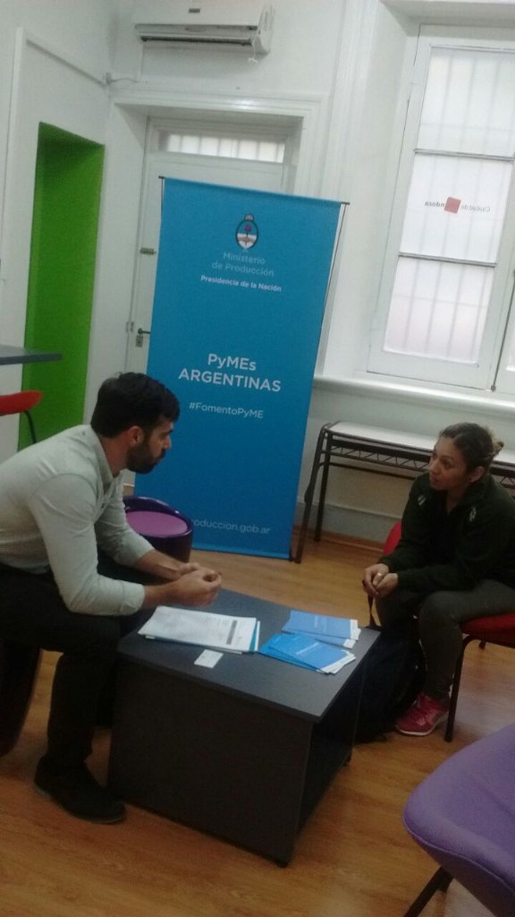 carocastrook's tweet photo. Ayer Mendoza #consultorioPyME resolviendo, asesorando y escuchando a PyMEs https://t.co/sIHLeV5ULC