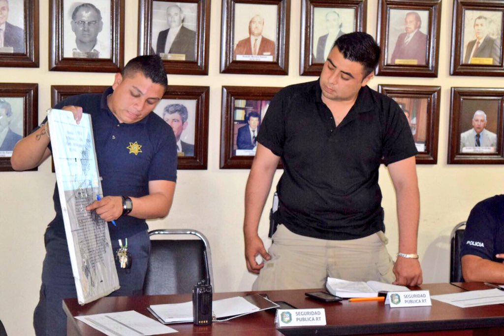 Gabyoss's tweet photo. Coordinamos acciones para mantener un #NavaSeguro en Reunión Semanal de Seguridad Pública #CoahuilaEnPaz #DPPM  @rubenmoreiravdz https://t.co/KNgAFER5IC