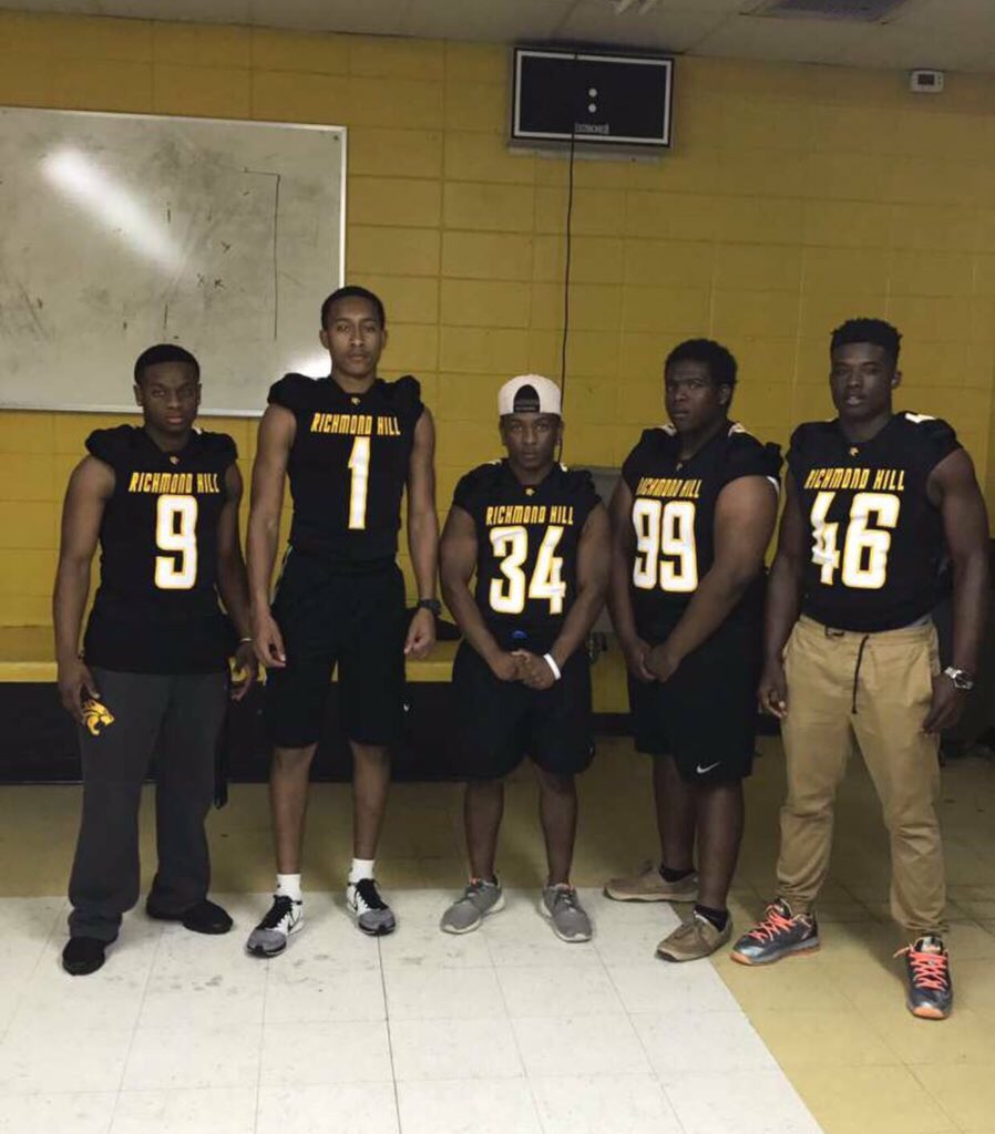 Equipment_Man's tweet photo. Check out the new @RiddellSports #MotionFit jerseys for @RHHSFootball ‼️ #GoWildcats #WeAreRH #RiddellSwag 🏈 https://t.co/0EGiw5nywR