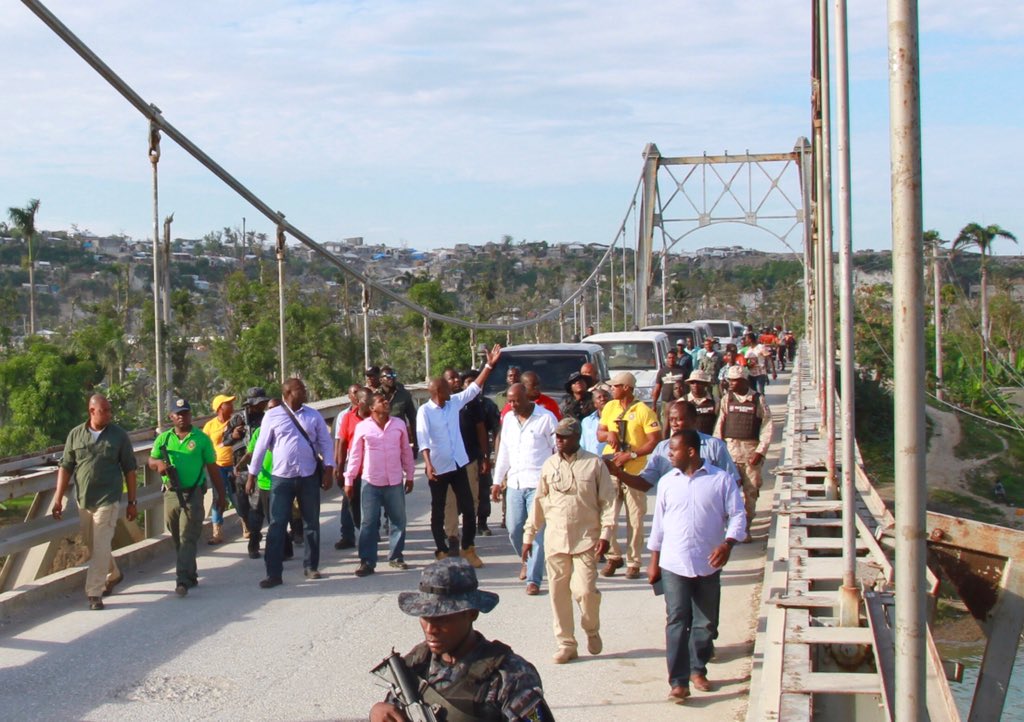 moisejovenel's tweet photo. A l'occasion de mon passage à Jérémie, j'ai visité l'état des infrastructures des ponts sur plusieurs rivières du Département. https://t.co/NXCXtPzPrB