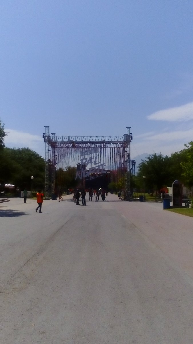 claudiariosruiz's tweet photo. .@losdaniels en #PalNorte2017 https://t.co/yr1DK2AXgd