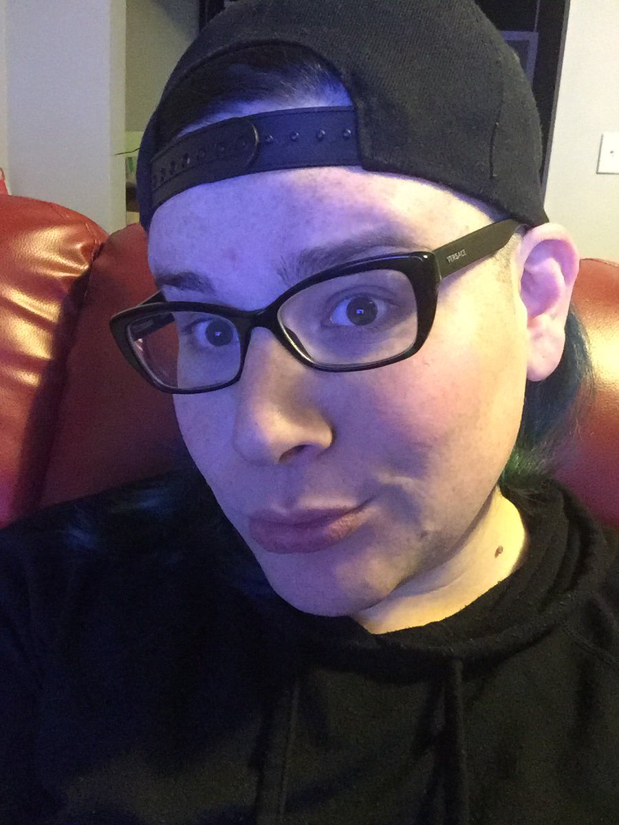_falafey's tweet photo. #TransGirlTwitter #TransVisibility #BlueHair #GaySnapBack https://t.co/ryGuqhJAqW