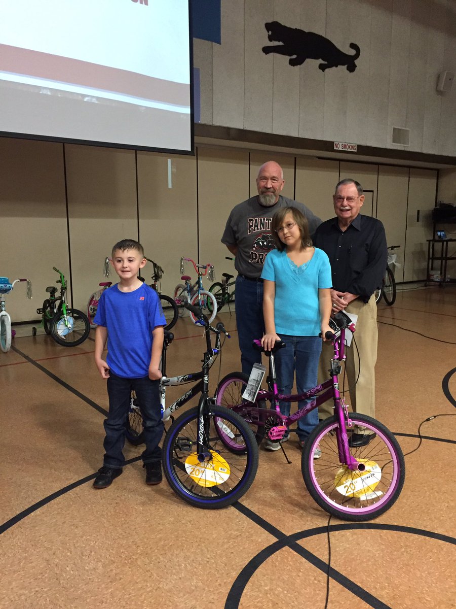 DCE_Panthers's tweet photo. Thank you to Del City Kiwanis for your support through the BUGS Program! Awesome! #MDPurpose https://t.co/qyKyqnC5OE