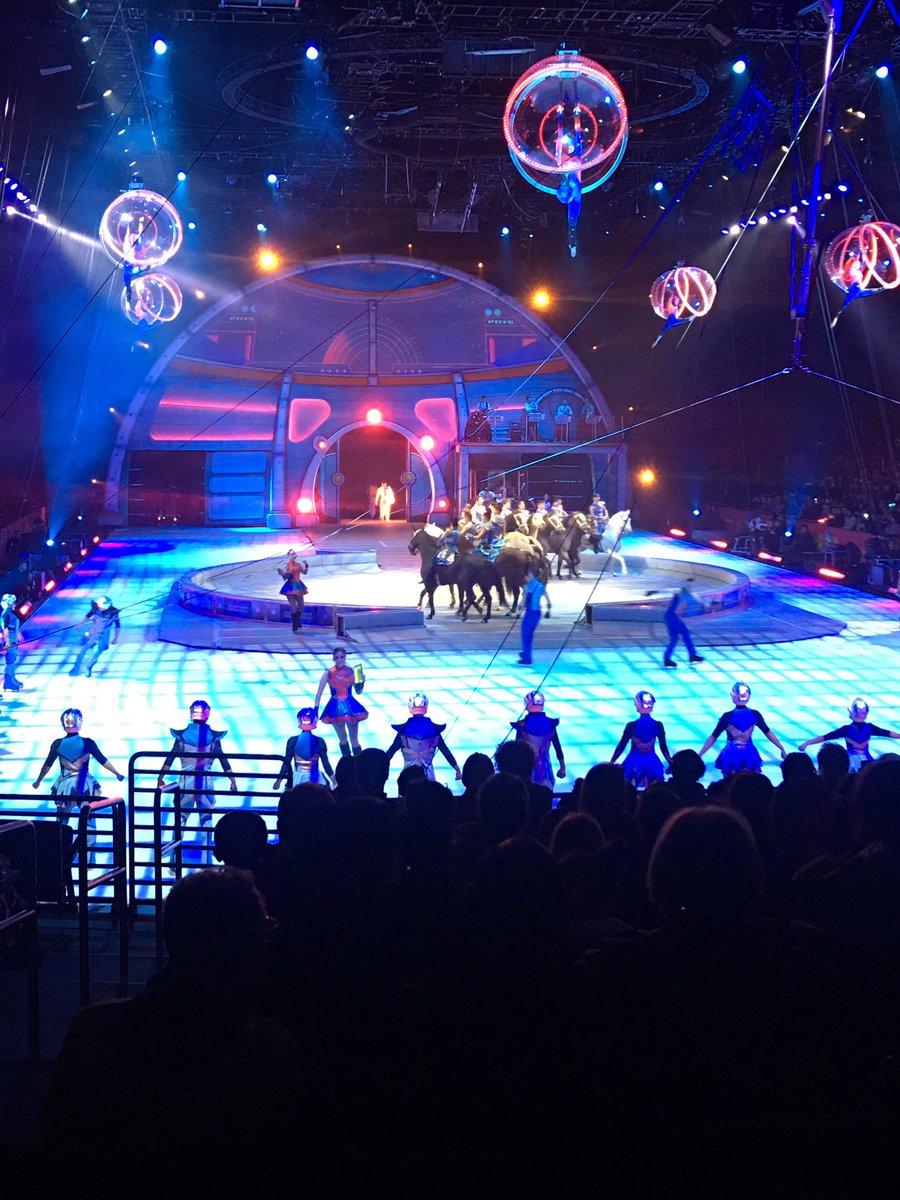 NextLevelPRLLC's tweet photo. Having a blast @RinglingBros big kid in me. #medianight #nextlevelpr #justcuriouspoe #RinglingBros #media https://t.co/xiiSDIjIKx