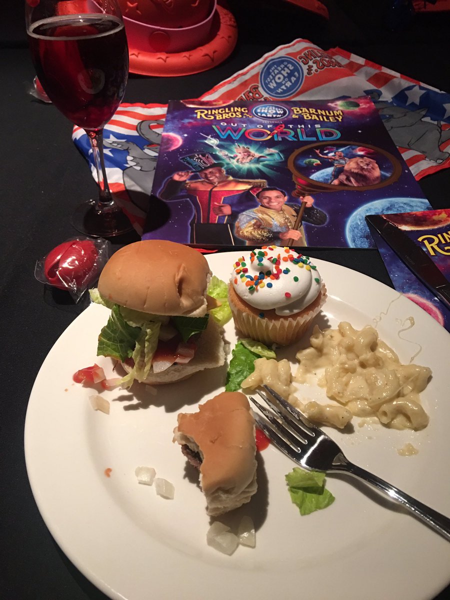 NextLevelPRLLC's tweet photo. Having a blast @RinglingBros big kid in me. #medianight #nextlevelpr #justcuriouspoe #RinglingBros #media https://t.co/xiiSDIjIKx