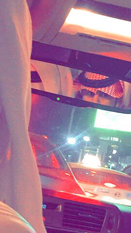 يا وجد حالي لانتحئ الطاري وانا يمه شفوق
وعرفت  كم  له  مبعدٍ  عني   وكم   لي   ناطره