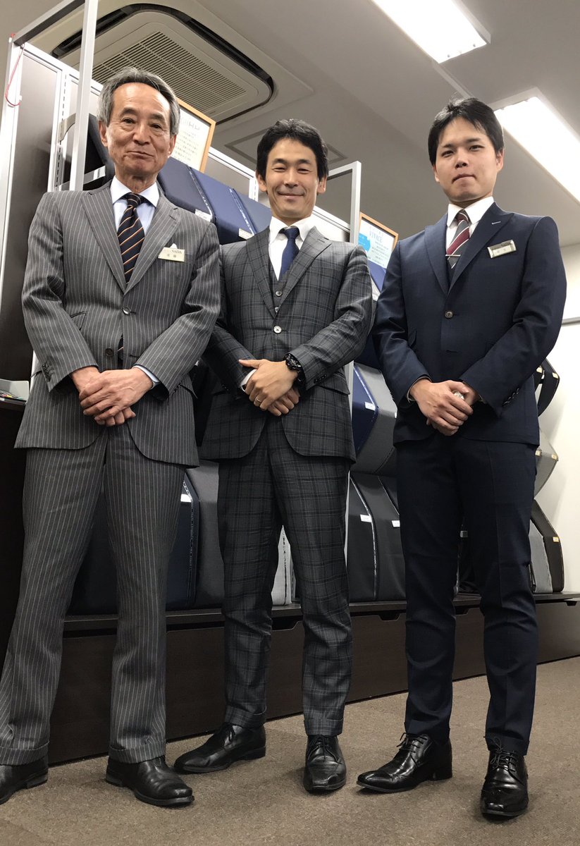 公式 オーダースーツsada 福岡県3店舗を店回り 福岡天神店ではベテラン遠藤さん 新加入の倉光さんと 福岡呉服町店では長らく福岡のオーダースーツsadaを支えて来て下さった南さんと アイム小倉店では笑顔が爽やかな大塚さんとパチリ 皆さん頑張って