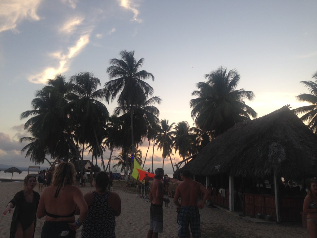 meganfitz3's tweet photo. 4 days on a private island in Panama, how do you go back to reality after that? https://t.co/RpWKYVsreU