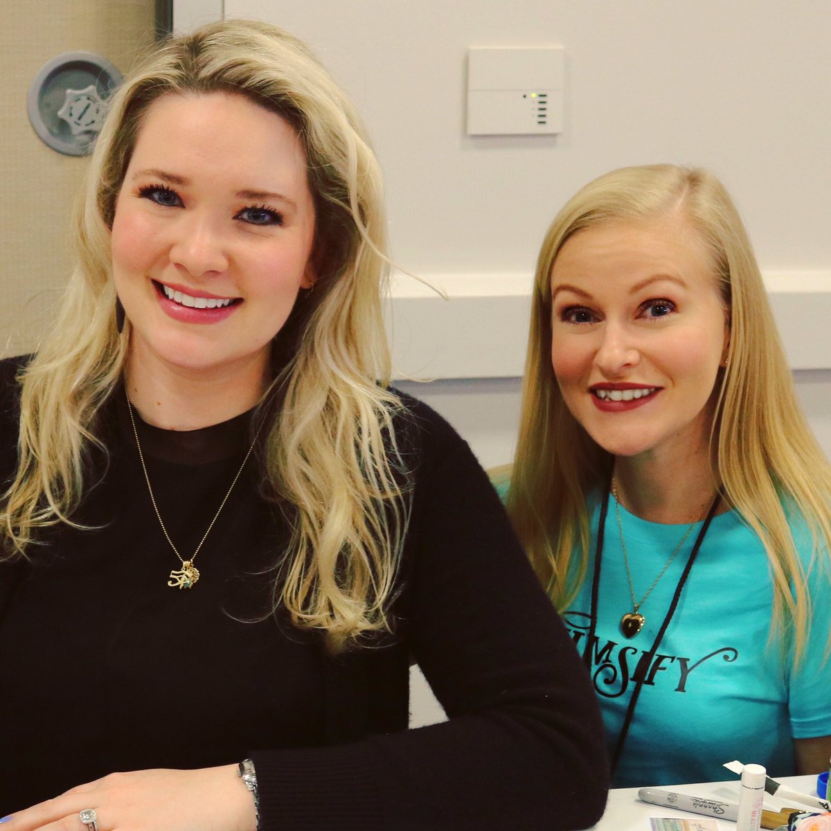 Goldilox3Weres's tweet photo. Had so much fun at #Apollycon2017 last weekend and came home exhausted. Can't wait for the next one! #Booktube @SJMaas https://t.co/oFTCzxg12P
